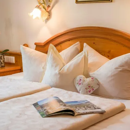 Viktoria & Joggl מאיירהופן