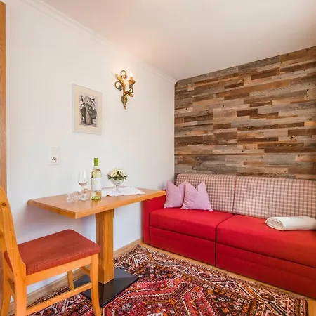 Viktoria & Joggl מאיירהופן