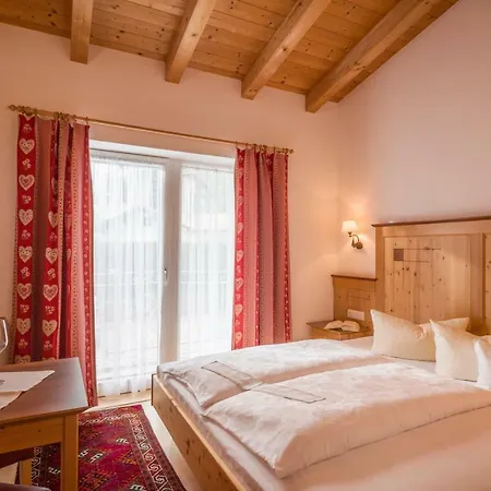 Viktoria & Joggl 3* מאיירהופן