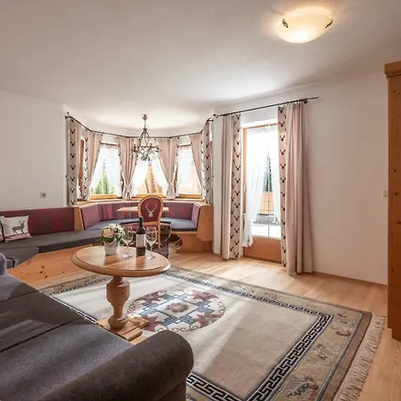 Viktoria & Joggl 3* מאיירהופן